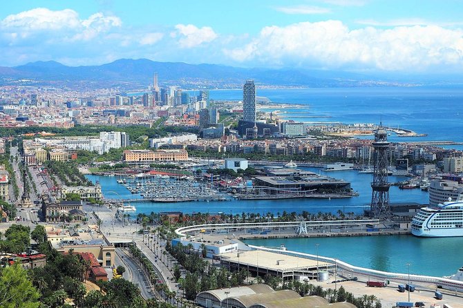 Barcelona Highlights Small Group Tour with Hotel Pick Up - Sagrada Família exterior viewing and how to use your afternoon