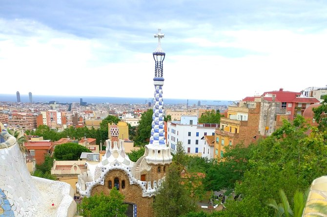 Barcelona Highlights with a Local Friend - Meeting at CatalunyaEixample and shaping your route