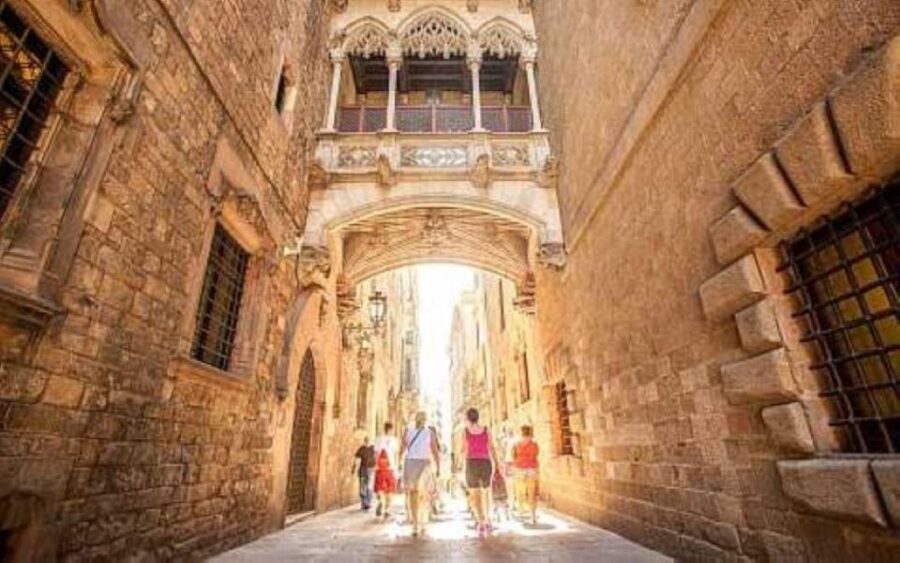 Barcelona Historic Guided Tour - The walking route: narrow lanes, medieval textures, and real context