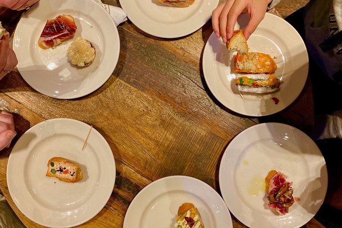Barcelona Historic Walking Tour and Food Experience - Getting started: Ciutat Vella, easy to reach, easy to orient