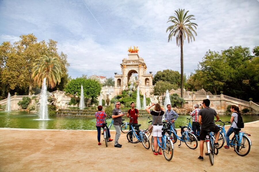 Barcelona Historical 3-Hour Bike Tour - Pla de Palau to the Columbus Monument: the harbor-side warm-up