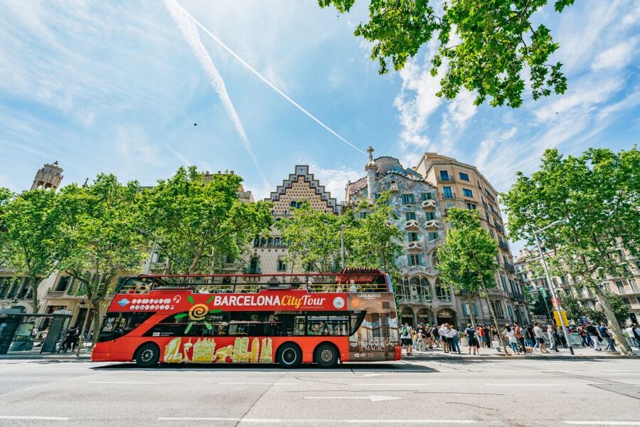 Barcelona Hop-On Hop-Off Bus and FC Barcelona Immersive Tour - How the hop-on hop-off bus really works in your day
