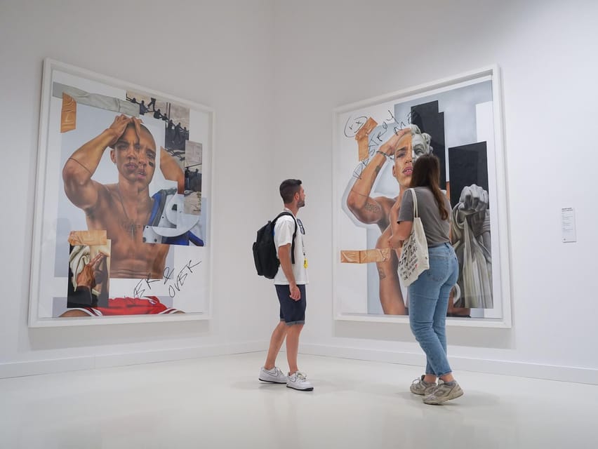 Barcelona: Hop-On Hop-Off Bus and Moco Museum Ticket - Barcelona at Two Speeds, 24 or 48 Hours