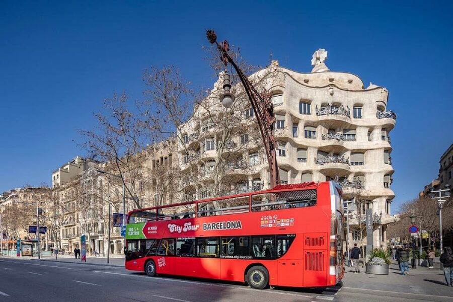 Barcelona: Hop-On Hop-Off Bus and Moco Museum Ticket - Entering the Bus Circuit at Plaça Catalunya