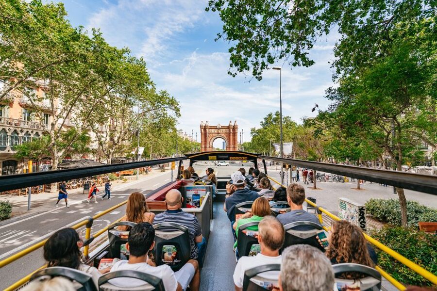 Barcelona: Hop-On Hop-Off Bus & Aquarium Tour - A Smarter Plan for 1 Day vs 2 Days of Hop-On Hop-Off