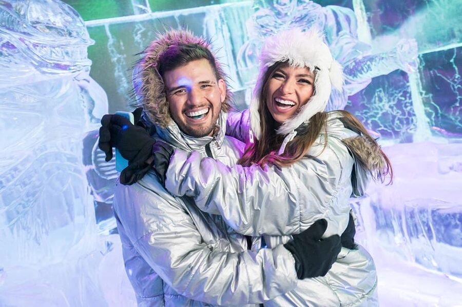 Barcelona: Ice Bar and Terrace Drinks Romantic Package - Transition to the terrace: warm up with Cava and chocolates