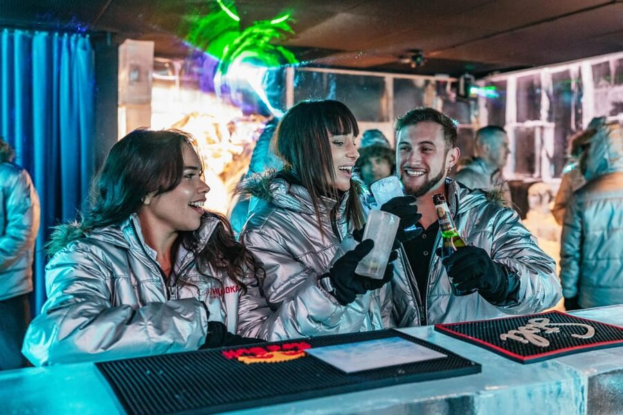 Barcelona: Icebar experience, located at the beach !! - Icebarcelona on the Barceloneta seafront: why this icebar works