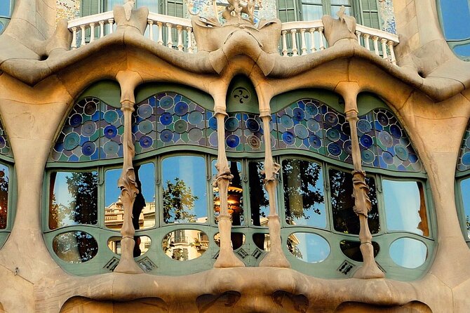 Barcelona in 1 Day: Sagrada Familia, Park Guell,Old Town & Pickup - Price and value: what you pay, what you still need to pay