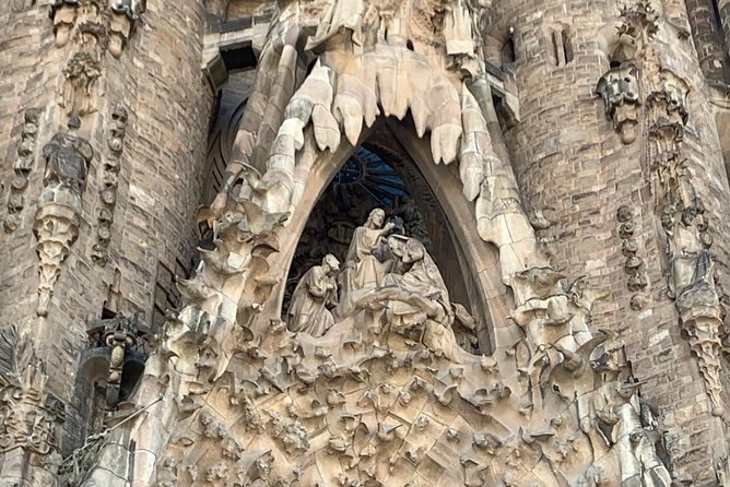 Barcelona in One Day: Gaudí, Gothic Quarter &Tapas (Private Tour) - A one-day loop that actually makes sense in Barcelona