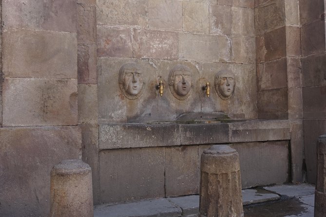 Barcelona in One Day: Gaudí, Gothic Quarter &Tapas (Private Tour) - Gothic Quarter inside hits: Cathedral and Casa de l’Ardiaca