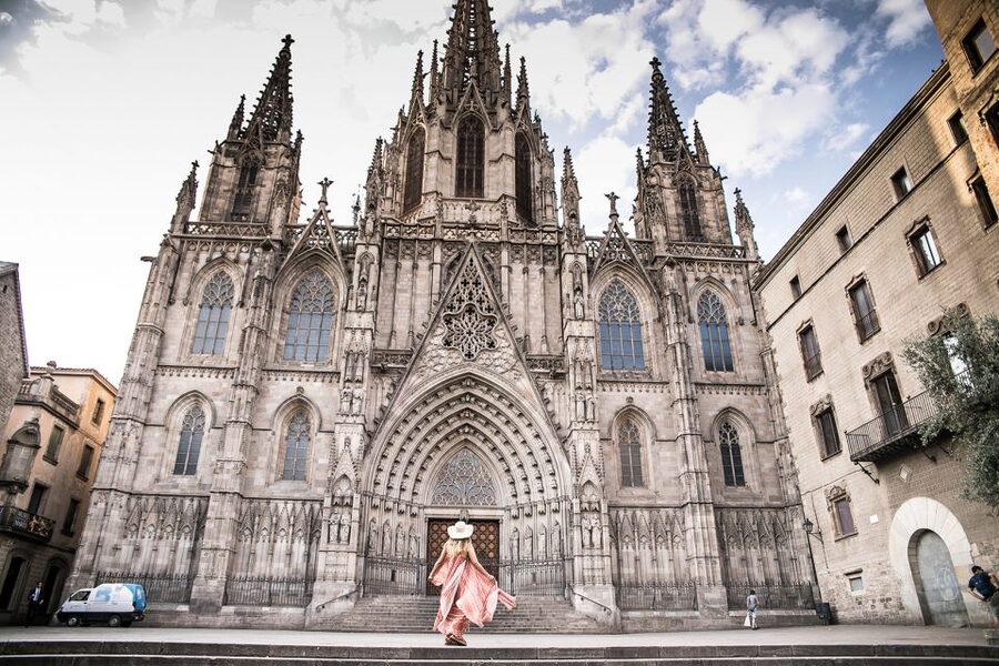 Barcelona: Instagram Tour of the Most Scenic Spots - Metro Hop and the Sagrada Familia Approach