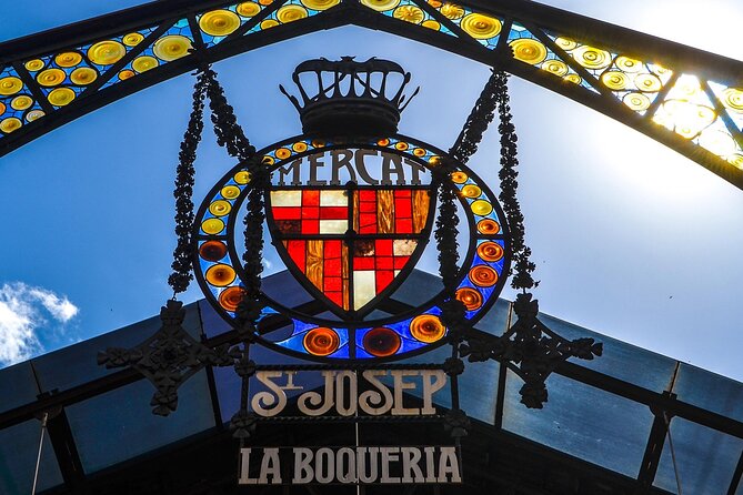 Barcelona: La Boqueria Food, Wine & History Walking Tour - Gothic Quarter history stop: streets that explain how Barcelona formed
