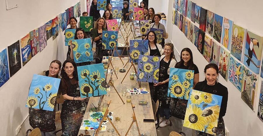 Barcelona: Learn to paint, sip wine, enjoy snacks & music - Entering Arte Bar, a hip studio built for creating