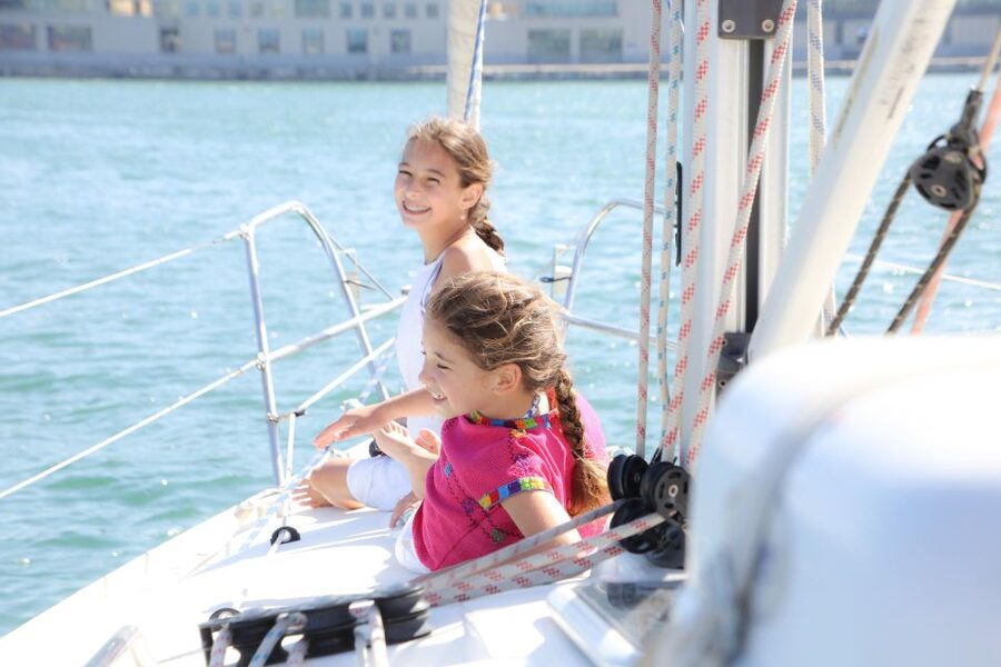 Barcelona: Light Brunch Sailing Experience with Drinks - Sailing Tips From the Professional Skipper