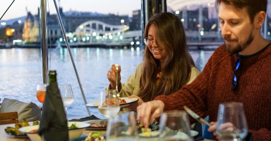 Barcelona: Lunch or Dinner on the Mediterranean Sailing Tour - Key highlights to watch for