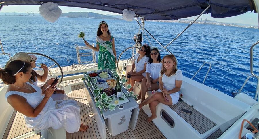 Barcelona: Luxury Private Sunset Yacht Cruise - Should You Book This Barcelona Sunset Yacht Cruise?