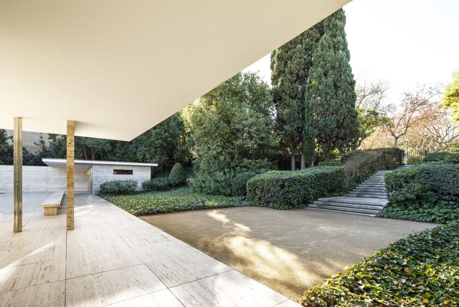 Barcelona: Mies van der Rohe Pavilion Ticket and Audio Guide - Photography, Models, and That Professional-Scene Feeling