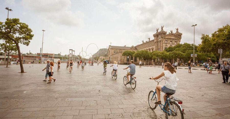 Barcelona Montjuic Three-Hour Bike Tour - Magic Fountain moments: why the timing feels like part of the attraction