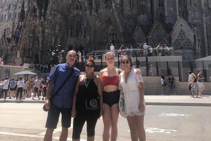Barcelona : Montjuic Walking tour With A Guide - Getting started near Escultura Al Treball and Mies van der Rohe Pavilion