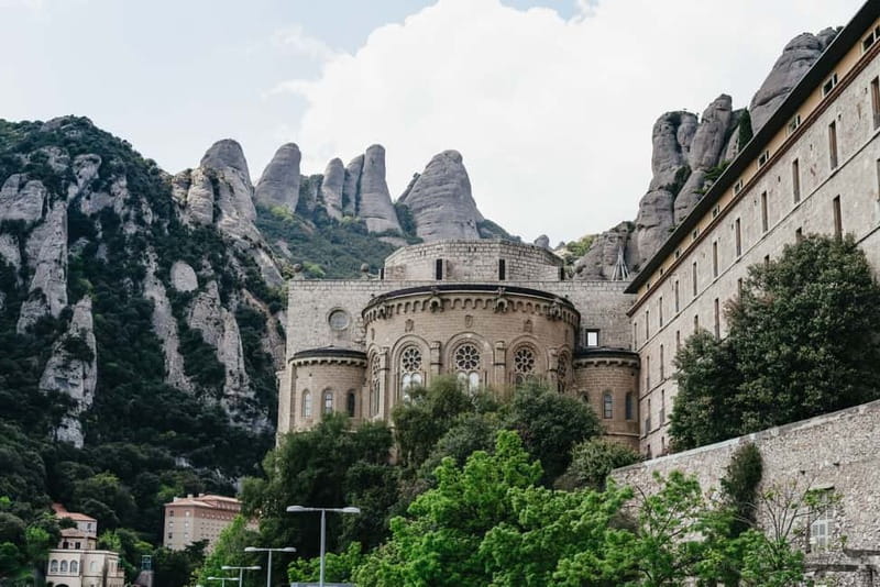 Barcelona: Montserrat and Winery Tour with Tapas or Lunch - Oller del Mas: The Short Scenic Pause That Feels Longer