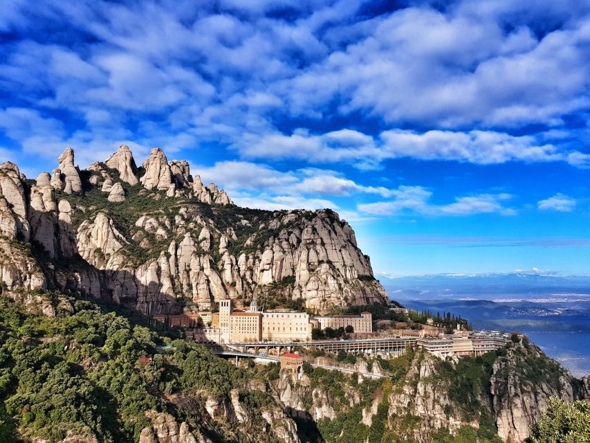 Barcelona: Montserrat Hiking Experience and Monastery Visit - Arriving at the monastery: Basilica time and La Moreneta