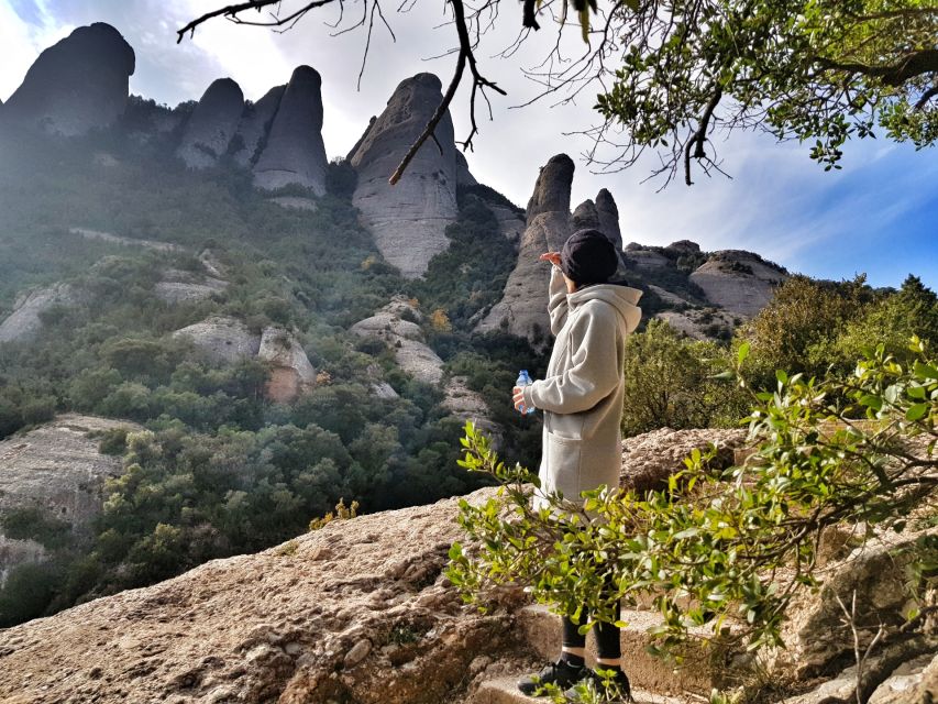 Barcelona: Montserrat Hiking Experience and Monastery Visit - The farmers market stop: what to taste and why it matters