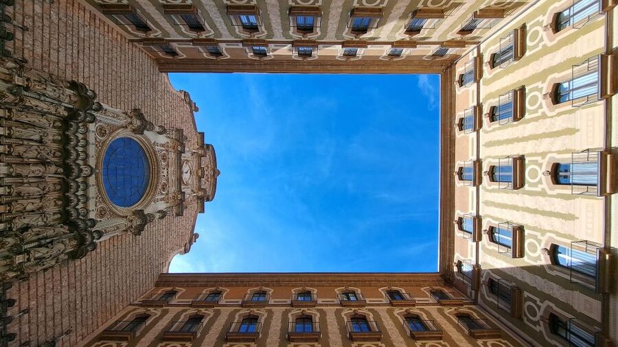 Barcelona: Montserrat Monastery and Natural Park Guided Tour - Monastery free time and the food market stop