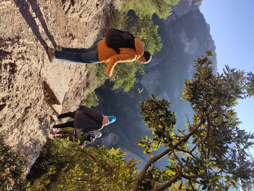 Barcelona: Montserrat Monastery & Hiking Off the Beaten Path - Getting There Smoothly From Passeig de Gràcia