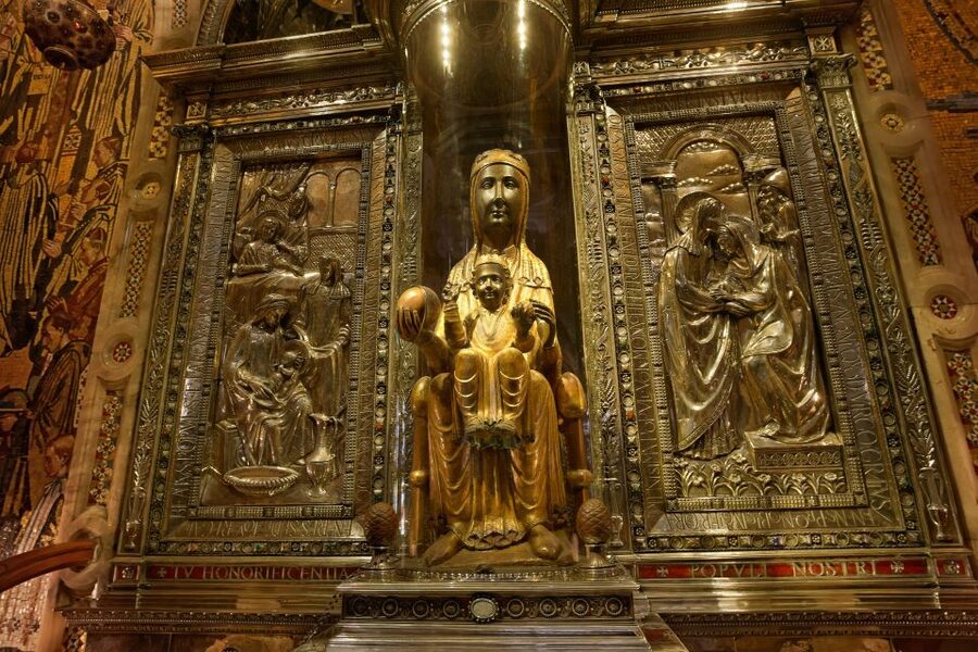 Barcelona: Montserrat Tour with Lunch & Wine Tasting Option - Your free time on Montserrat: viewpoints, walking options, and a smart check of the map