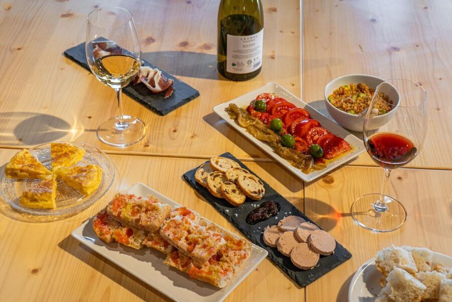 Barcelona: Montserrat, Winery Tour & Lunch with Wine Tasting - The 12th-century farmhouse lunch and wine pairing