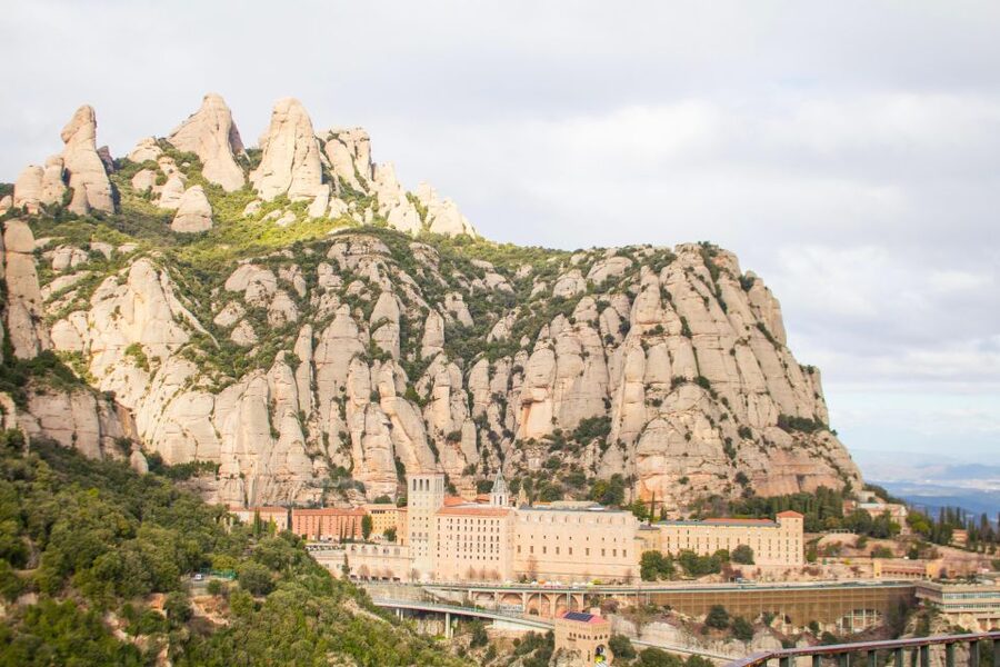 Barcelona: Montserrat, Winery Tour & Lunch with Wine Tasting - Practical tips that make the day smoother