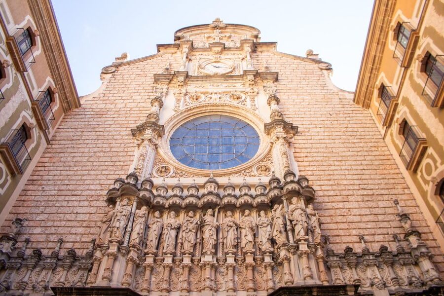 Barcelona: Montserrat, Winery Tour & Lunch with Wine Tasting - Santa Maria de Montserrat: what 45 minutes can do