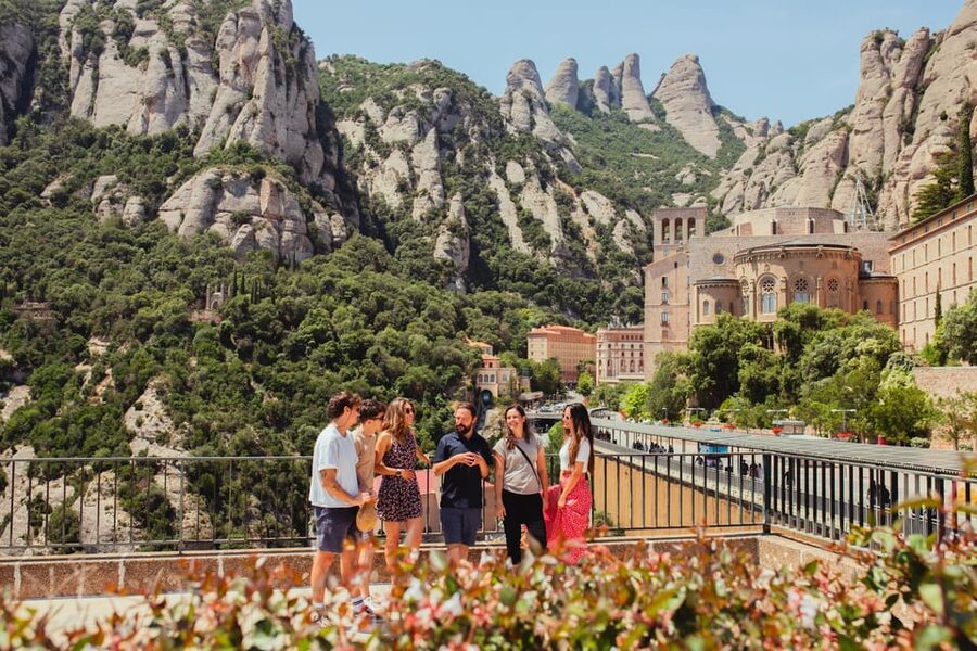 Barcelona: Montserrat with Winery, Lunch, and Train Options - Lunch, tapas, and the local bakery stop: how the food fits into the day
