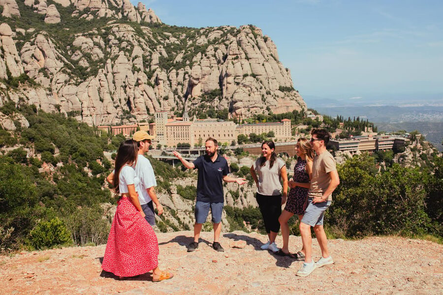 Barcelona: Montserrat with Winery, Lunch, and Train Options - Choosing the right option: free time only, train plus lunch, or tapas plus wine