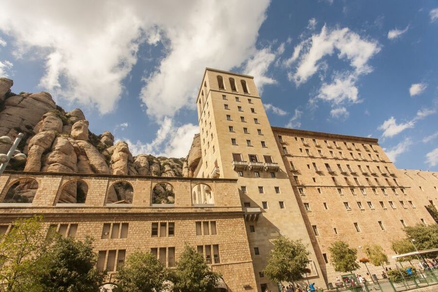 Barcelona: Montserrat with Winery Visit and Farmhouse Lunch - Key Things That Make This Tour Worth Your Day