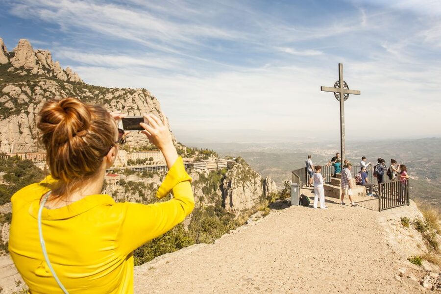 Barcelona: Montserrat with Winery Visit and Farmhouse Lunch - Penedès and Pares Balta: Organic Cava in Vast Underground Cellars