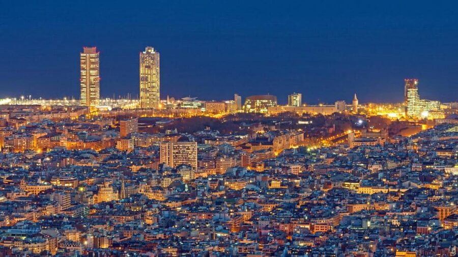 Barcelona: Night Walking Tour in the Heart of the Movida - Meeting at La Rambla 97/99: How to Pace Yourself for 1 to 2 Kilometers