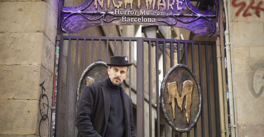 Barcelona: Nightmare Horror Museum Maze Entry Ticket - The flow of the experience: waiting area, briefing, then the dark maze