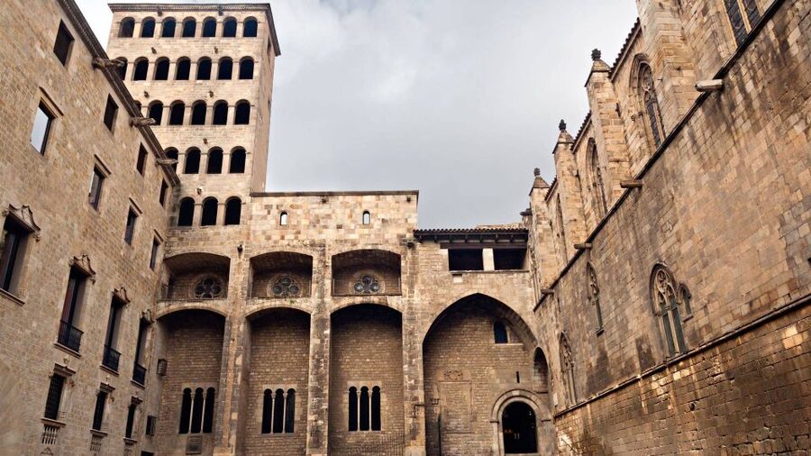 Barcelona: Old Town and Gothic Quarter Walking Tour - Into the Gothic Quarter: Plaça del Rei and the Power Plays