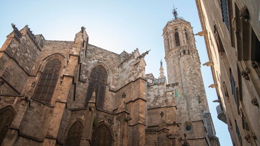 Barcelona: Old Town and Gothic Quarter Walking Tour - Barcelona Cathedral and Santa Maria del Mar: Two Styles of Catalan Gothic