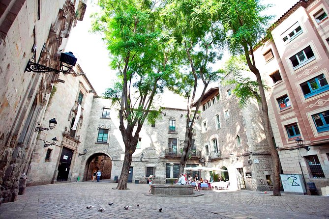 Barcelona Old Town & Gothic Quarter Small Group Tour - Price and logistics: does $22.15 make sense for 2.5 hours?