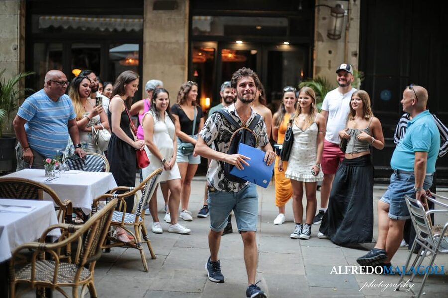 Barcelona: Old Town Guided Walking Tour - Two hours of walking: pace, group size, and how it feels