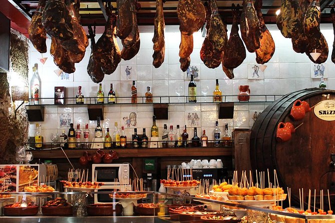 Barcelona Old Town Night Small Group Tour with Tapas & Flamenco - Flamenco and tapas in one compact 3-hour evening
