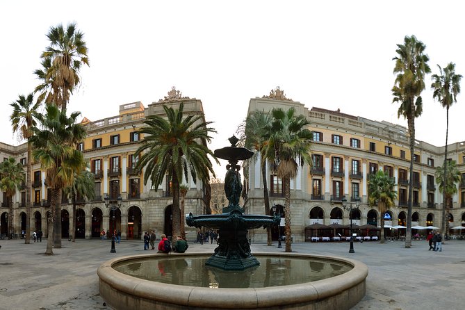 Barcelona Old Town Night Small Group Tour with Tapas & Flamenco - Who should book, and who should skip