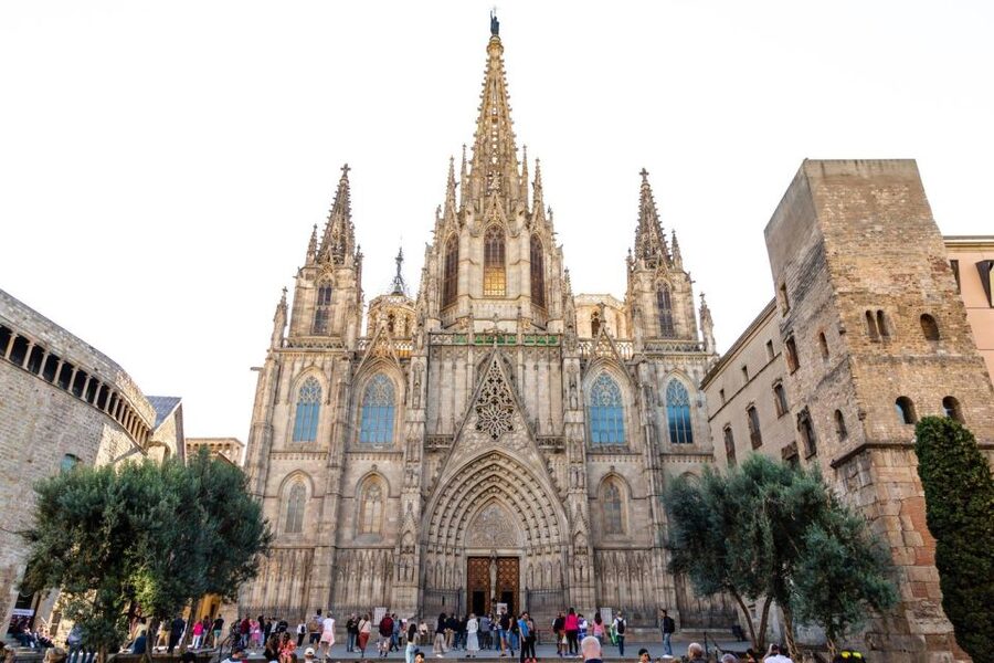 Barcelona Old Town Private Walking Tour with Local Historian - Cathedral of Barcelona, seen the right way (without ticket pressure)