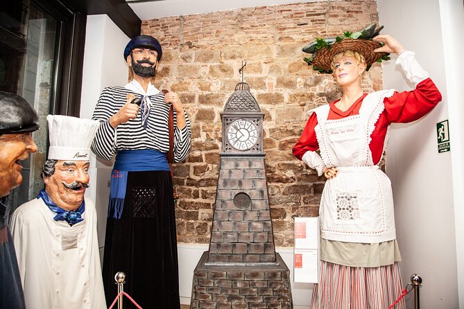 Barcelona Old Town Tour With Optional Flamenco Show - Plaça de Sant Jaume: the Gothic Quarter in one glance