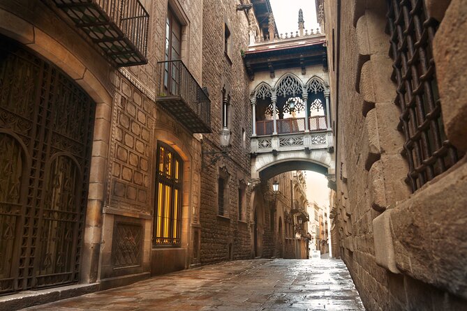 Barcelona Old Town Walking Tour & Optional Casa Battlo Ticket - First stop: El Born, medieval streets and the good stuff