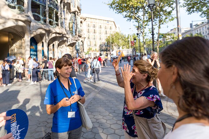 Barcelona Old Town Walking Tour & Optional Casa Battlo Ticket - Passeig de Gràcia: where the modernist buildings pull focus