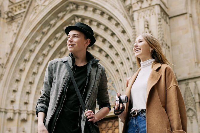 Barcelona Old Town Walking Tour & Optional Casa Battlo Ticket - Tour pace, group size, and what to expect from the guides