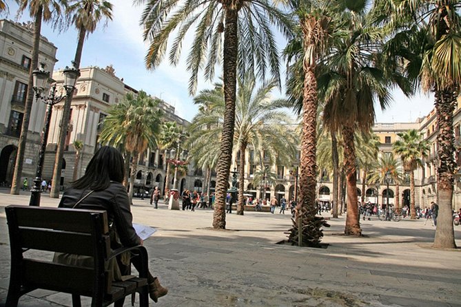 Barcelona Old Town walking tour with official guide - Why This Walking Tour Works So Well for First-Time Orientation